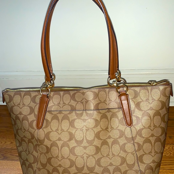 Coach Bag - Picture 2 of 3